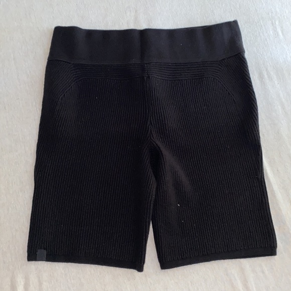 Lululemon Set’ Ribbed Knit Tank & Shorts - Picture 11 of 16